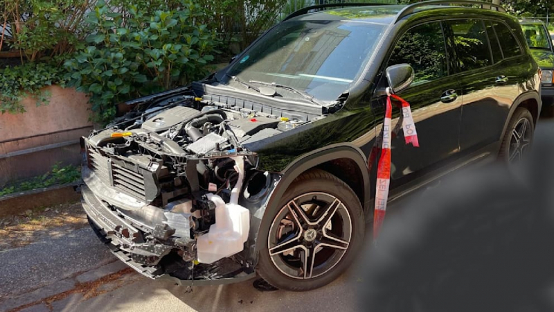 Auto-Mafia schlachtet Mercedes von HSV-Boss aus