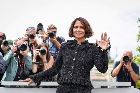 Cannes-Dresscode zwingt Halle Berry zum Outfitwechsel