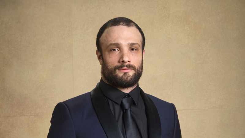 Cosmo Jarvis spielt den jungen Josef Stalin