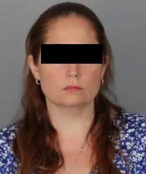 Mädchen jahrelang von Eltern gefoltert