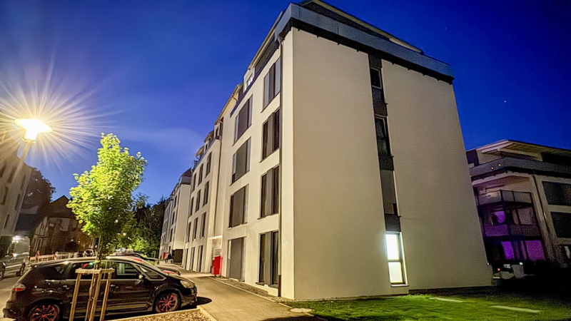 Polizei findet zwei Tote und eine Pistole in Wohnung
