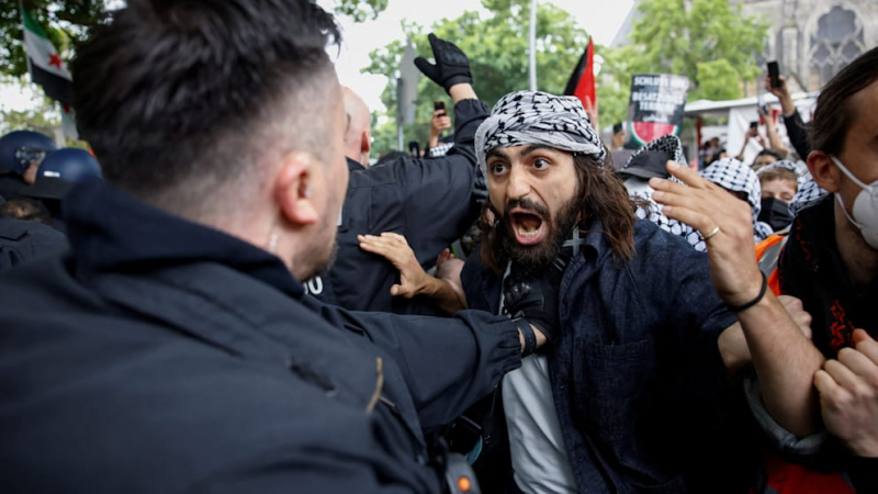Polizist bei Judenhasser-Demo schwer verletzt