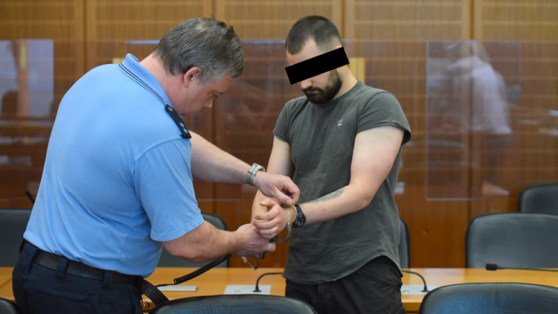 Polizist erschießt Freundin, als sie Spaghetti Bolognese kocht