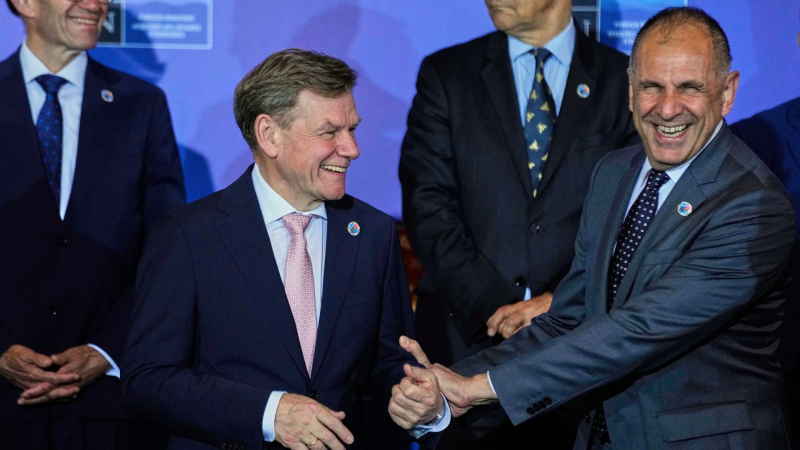 Türkei | Nato fordert Ukraine-Gespräche: Sie streuen Salz in Putins Wunde