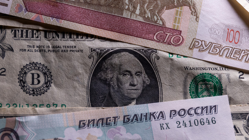 Ниже 78 рублей: с чем связано рекордное за два года падение курса доллара