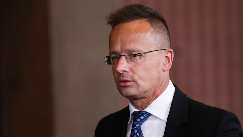 Сийярто призвал раскрыть подробности дела фон дер Ляйен с Pfizer