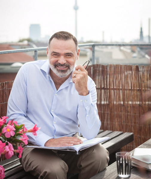 „Marienhof“-Star Giovanni Arvaneh ist tot